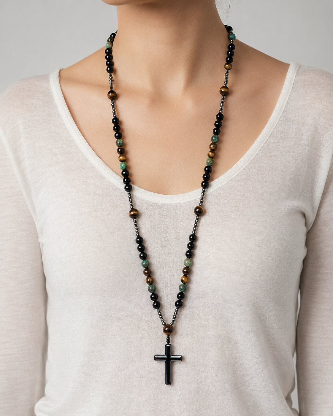 Chapelet pierres naturelles turquoise œil de tigre porté femme - Boutique Jesus