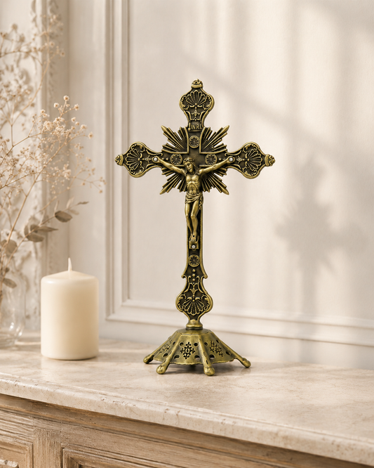 Crucifix debout bronze posé sur console décoration intérieure - Boutique Jesus