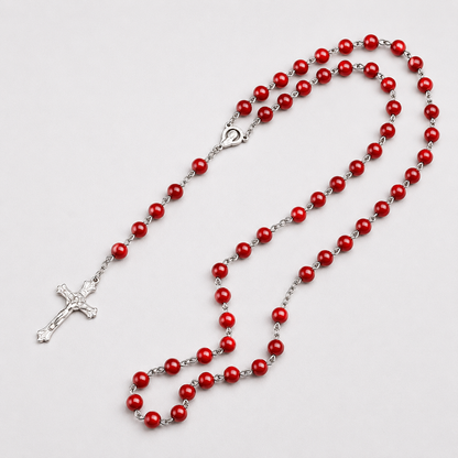 Chapelet perles rouges crucifix argenté fond gris - Boutique Jesus