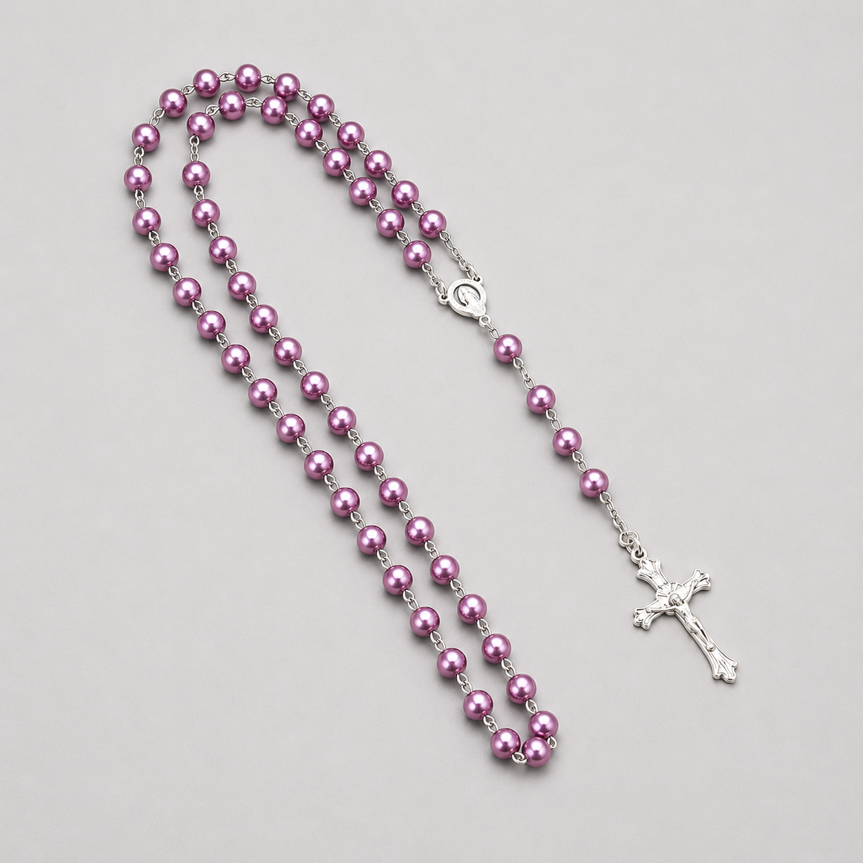 Chapelet perles nacrées violettes crucifix argenté fond gris - Boutique Jesus
