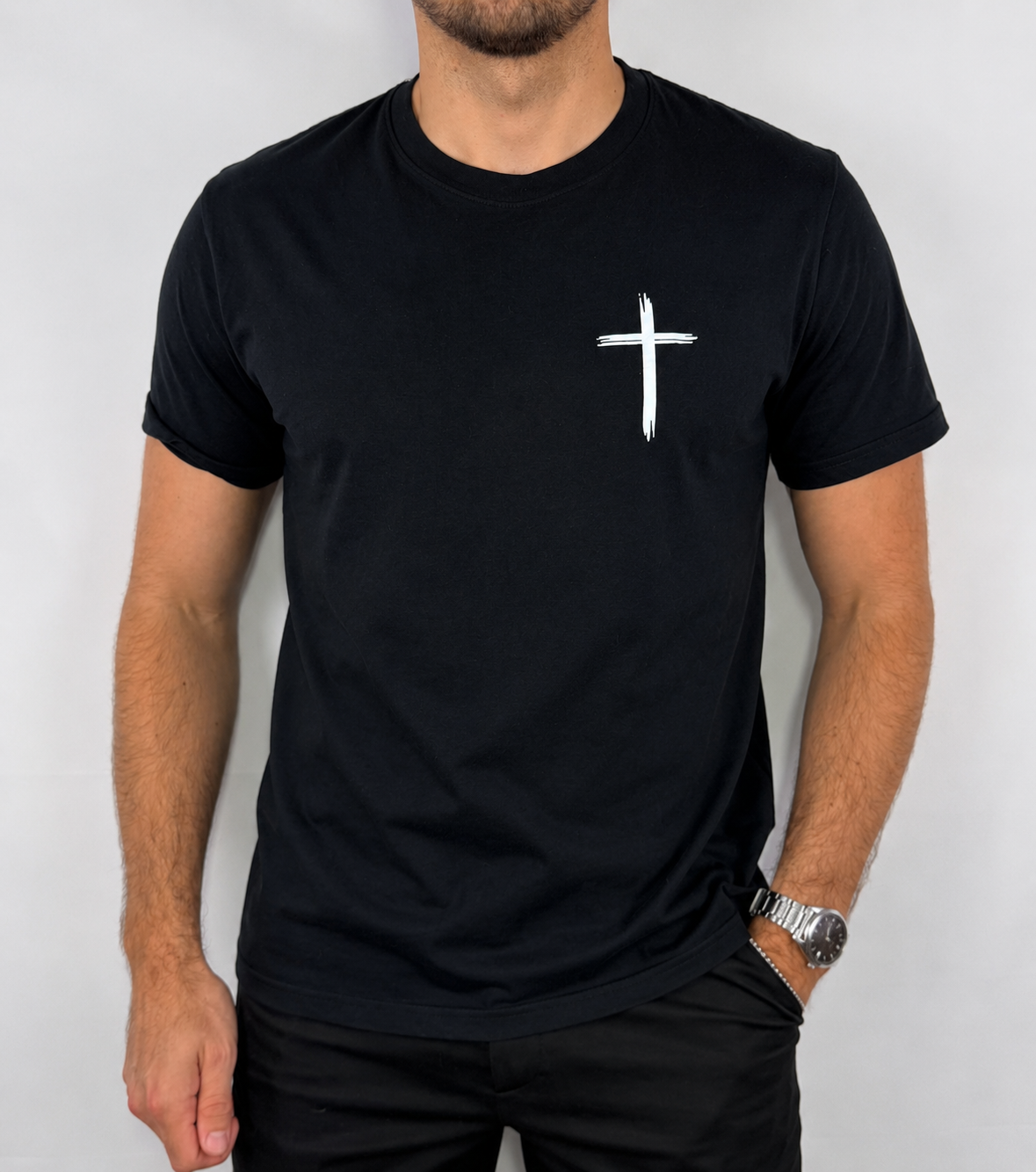 T-shirt noir Enfant de Dieu Child of God avec croix porté de face - Boutique Jesus