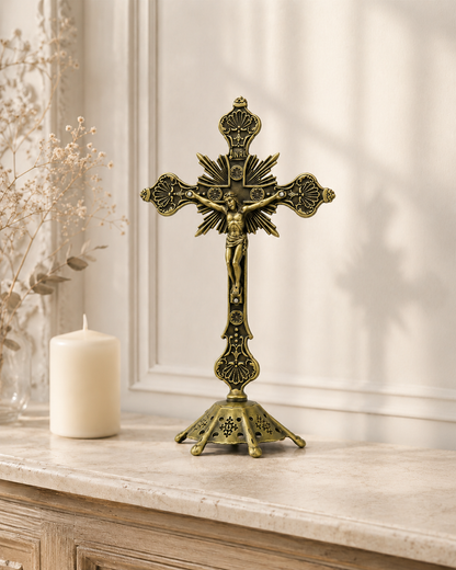 Crucifix debout bronze posé sur console décoration intérieure - Boutique Jesus
